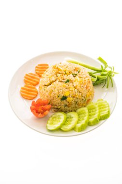 kızarmış pilav et ürünleri ile 