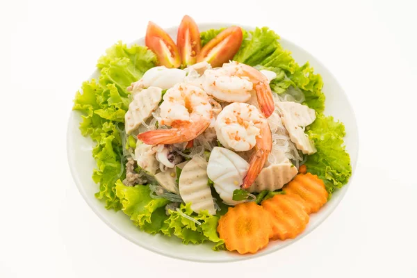 Салат из лапши с морепродуктами — стоковое фото