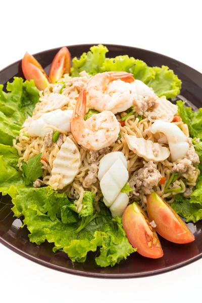 Deniz ürünleri baharatlı noodle salata 