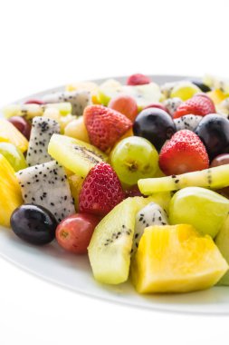 Beyaz plaka karışık meyve