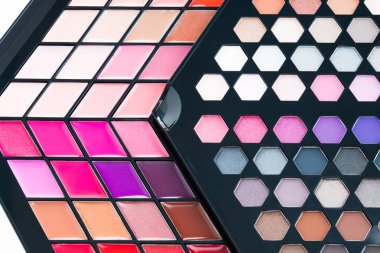 Göz farı ve dudak parlatıcısı kozmetik