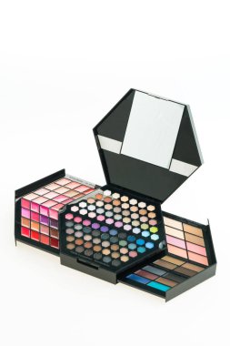 Göz farı ve dudak parlatıcısı kozmetik