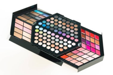 Göz farı ve dudak parlatıcısı kozmetik