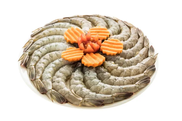 Camarão cru e camarão em prato — Fotografia de Stock