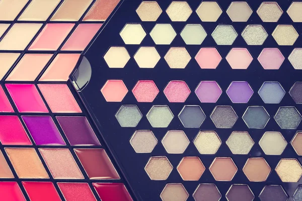  Göz farı ve dudak parlatıcısı kozmetik