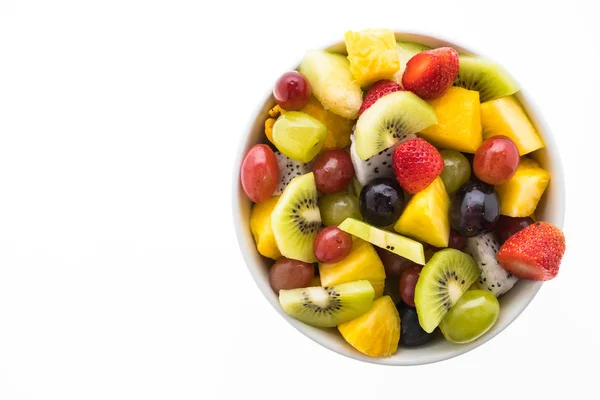 Fruits mélangés dans une assiette blanche — Photo