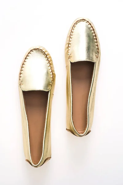 Hermosos zapatos de mujer dorada de lujo —  Fotos de Stock