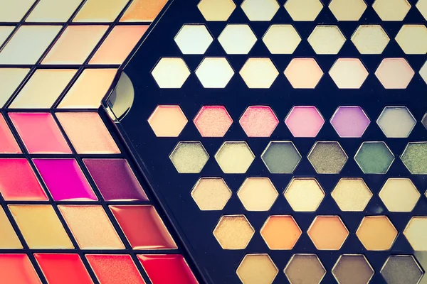 Göz farı ve dudak parlatıcısı kozmetik