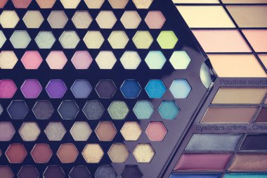 Güzel göz farı ve dudak parlatıcısı kozmetik