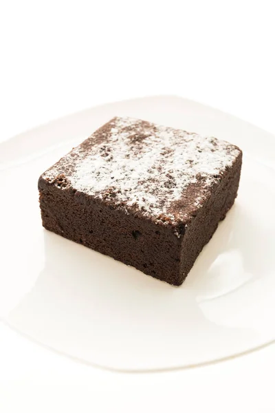 Brownies au chocolat dans une assiette blanche — Photo