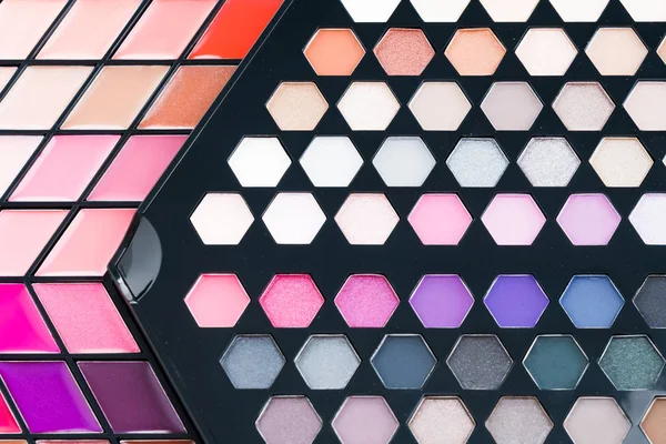 Güzel göz farı ve dudak parlatıcısı kozmetik