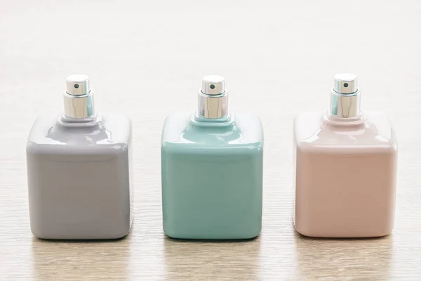 Lüks parfüm şişesi — Stok fotoğraf