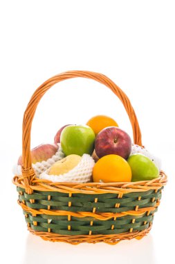 hasır sepet meyve ile