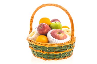 hasır sepet meyve ile