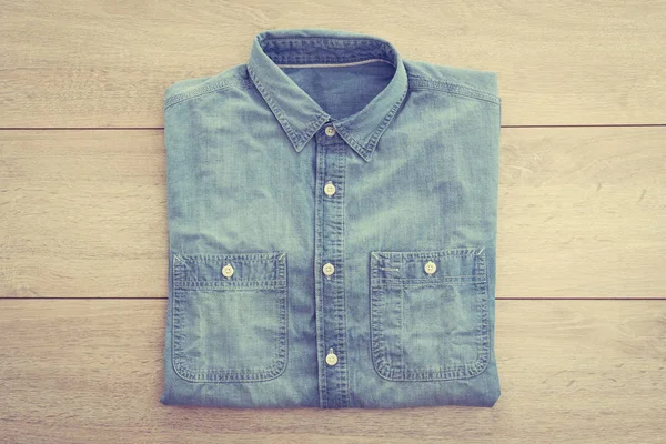 Mody jean Koszulka — Zdjęcie stockowe