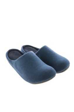 Ayakkabı veya terlik evde kullanmak için