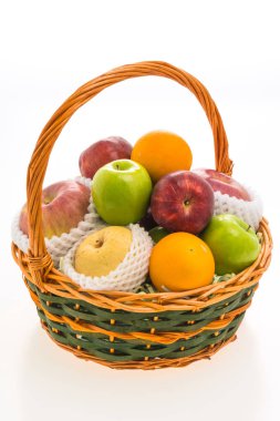 hasır sepet meyve ile