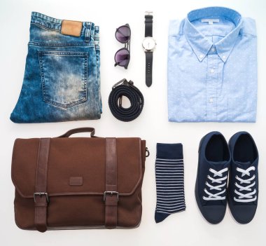 Güzel moda giysileri erkekler için ayarla