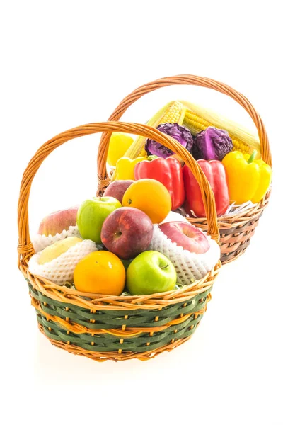 hasır sepet meyve ile