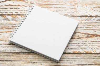 Boş kitap kadar sahte