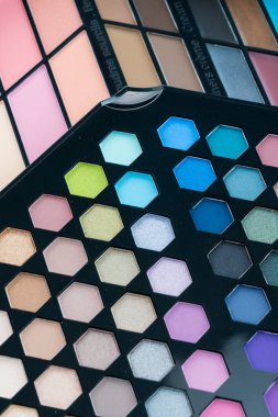 Güzel göz farı kozmetik