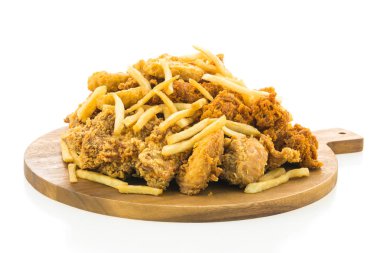 kızarmış tavuk ve patates kızartması 