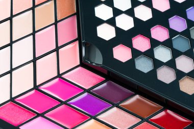 Göz farı ve dudak parlatıcısı kozmetik