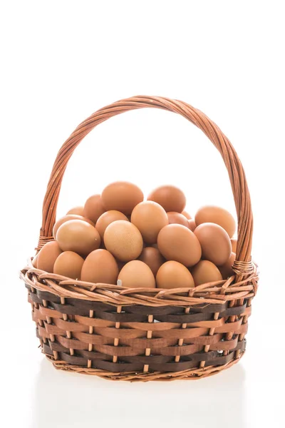 Sepet içinde taze yumurta — Stok fotoğraf
