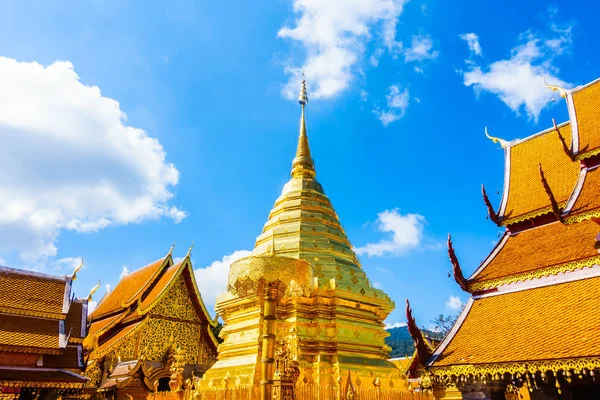 Altın Pagoda güzel mimari — Stok fotoğraf