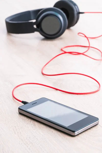 Téléphone moblie avec casque — Photo