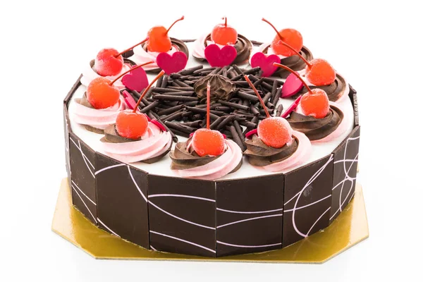 Üzerinde kiraz olan çikolatalı pasta.