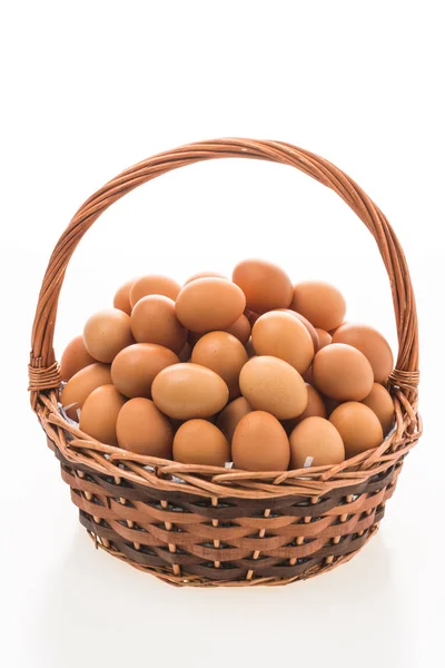 Huevos frescos en cesta —  Fotos de Stock