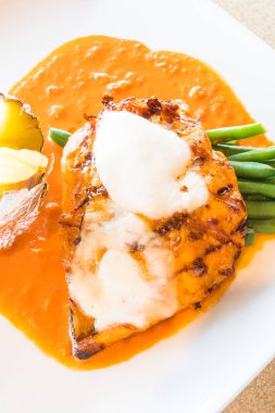 Peynirli tavuk biftek 