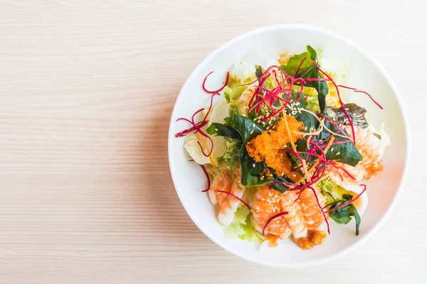 Shrimp salad with sweet sauce — Stock Photo, Image