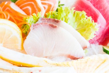 Ham ve taze sashimi