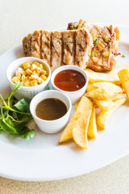 Domuz eti ve tavuk biftek