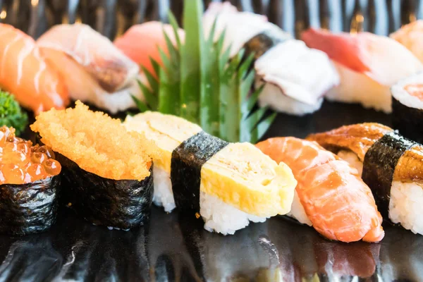 Sushi crudo sabroso — Foto de Stock