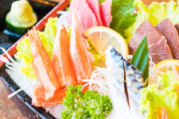 Råa välsmakande Sushi — Stockfoto