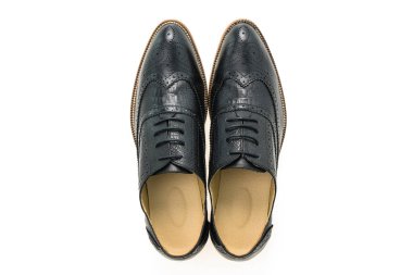 siyah deri ayakkabı