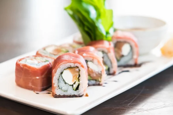 Sushi in witte plaat — Stockfoto