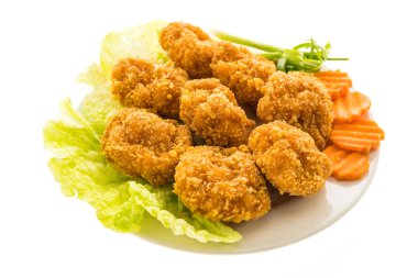 Beyaz tabak karides pasta