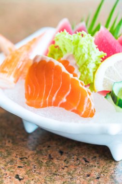 Ham ve taze sashimi çanak 