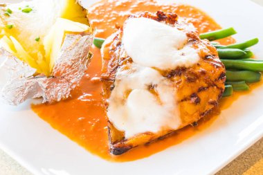 Peynirli tavuk biftek