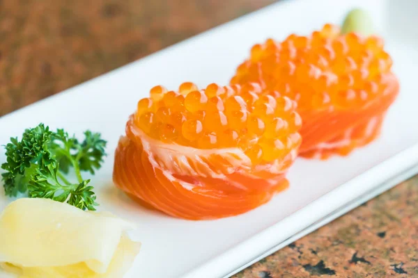 Rolă de sushi de somon — Fotografie, imagine de stoc