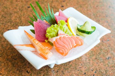 Ham ve taze sashimi çanak