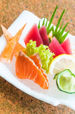 Ham ve taze sashimi çanak