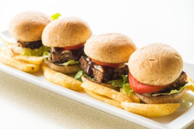 Mini sığır eti burger 