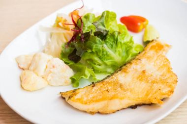 Sebzeli balık biftek