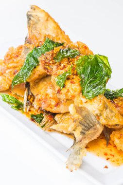 Kızarmış Balık baharatlı sos ile