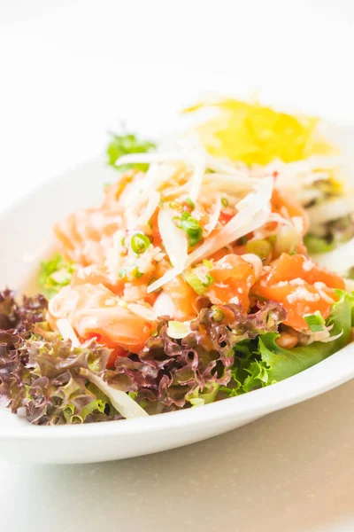 Пряный салат из лосося — стоковое фото